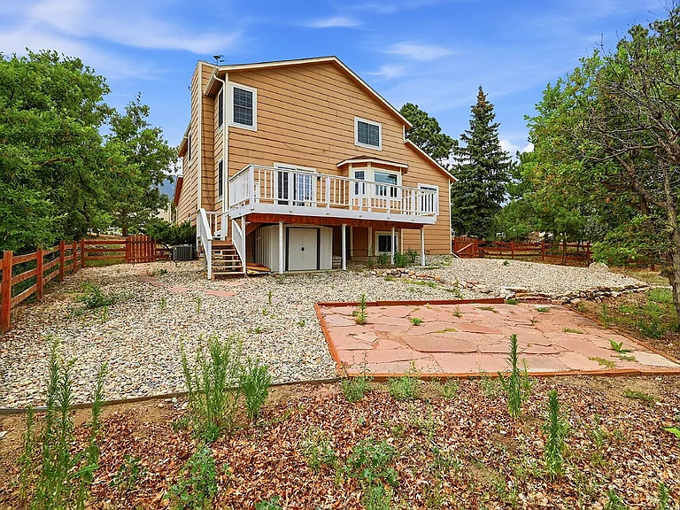 110 Mobray Ct — Photo 42