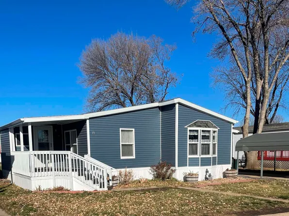 19 Kingston Dr, Hastings, NE 68901