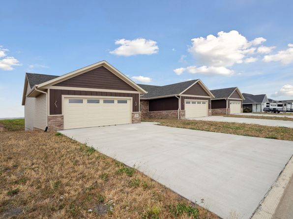 166 Mulberry Dr SE, Cascade, IA 52033
