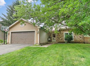 915 Fox Run Ln, Algonquin, IL 60102