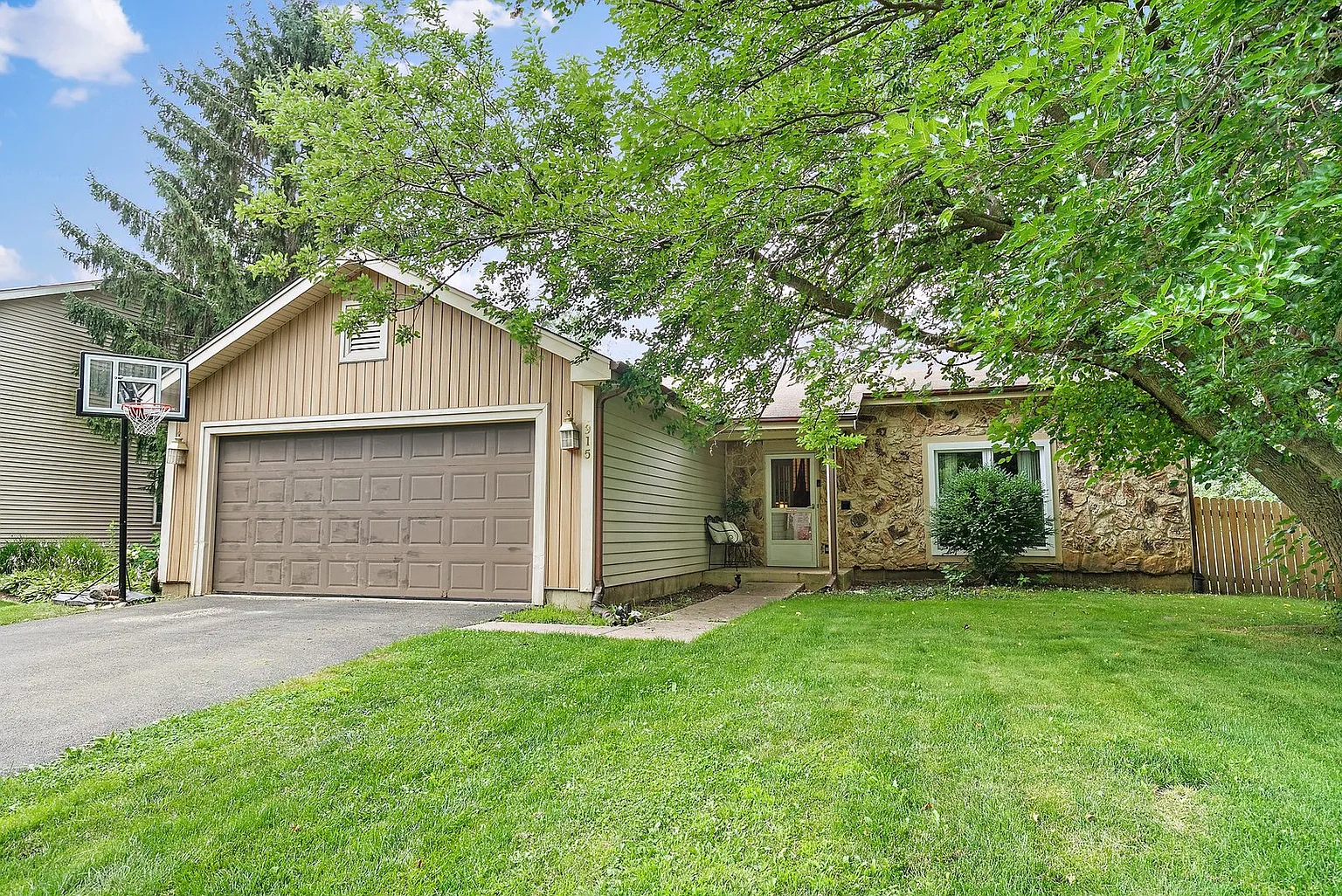 915 Fox Run Ln photo 1