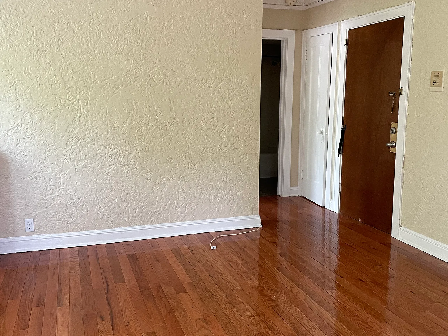 702 W Glen Flora Ave — Photo 4