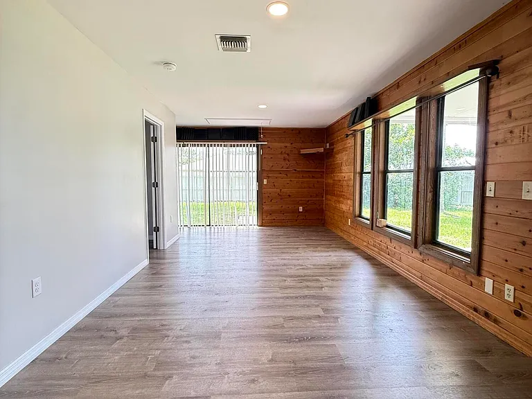 1626 SW Buffum Ln — Photo 16