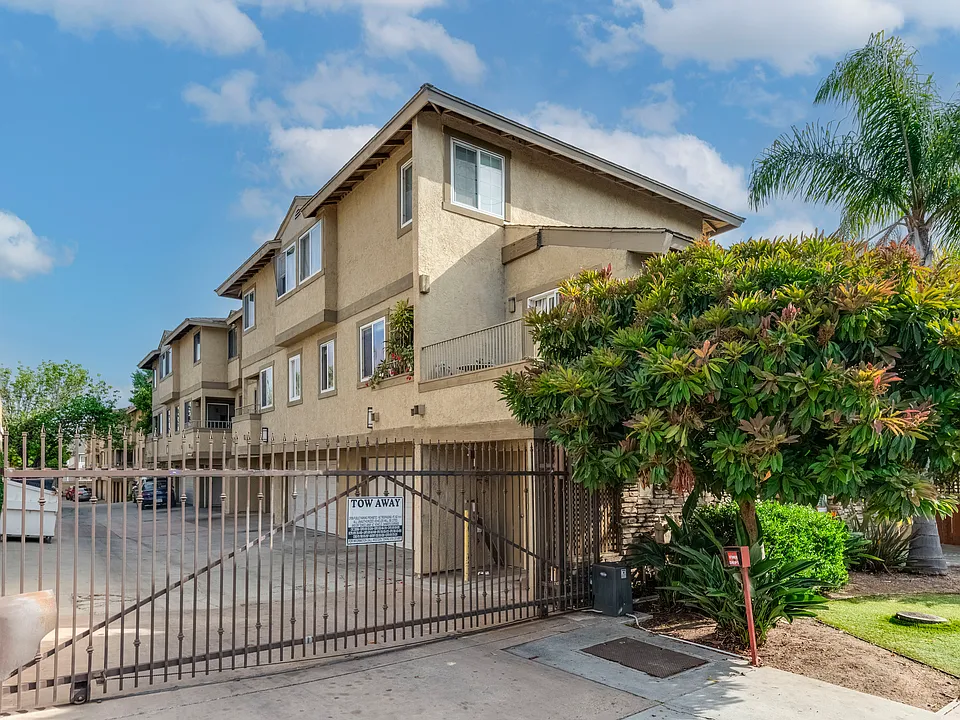 582 Arizona St