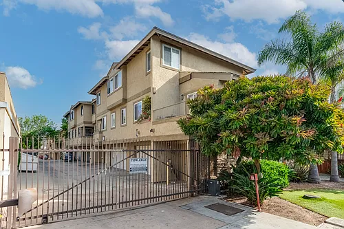 582 Arizona St Photo 1
