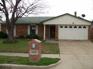 6920 Sandybrook Dr, Fort Worth, TX 76120