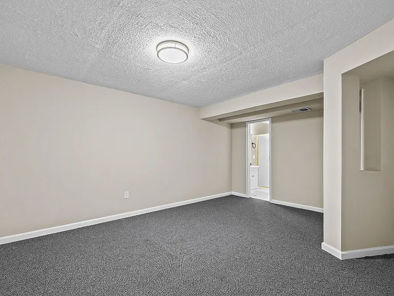 3163 Harvard St — Photo 21