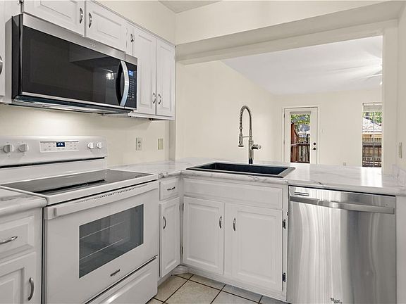 4th image of 150-152 Walnut St