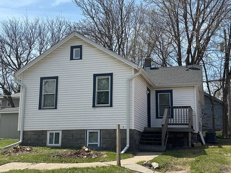 1008 N 48th Ave — Photo 1