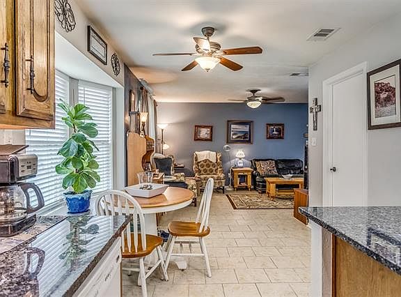 4th image of 2820 Cliffbrook Dr