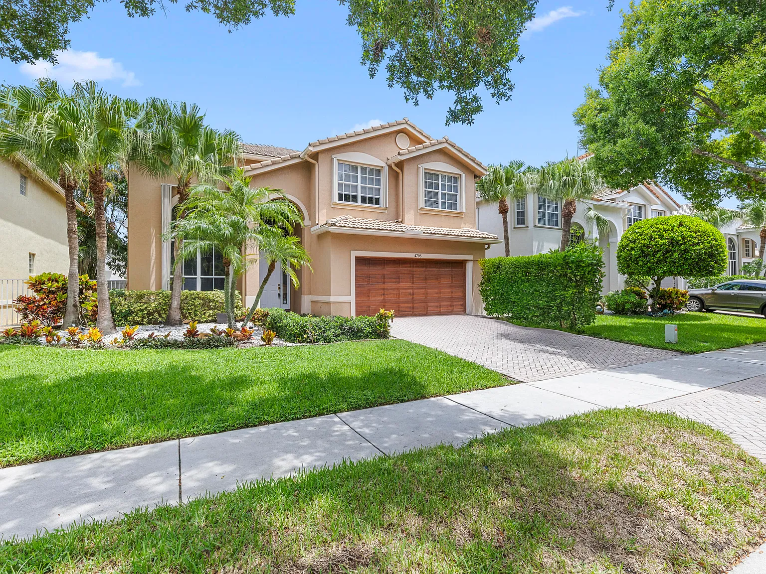 4 bed, 2.5 bath, 2730 sqft, $4,500 — Photo 3