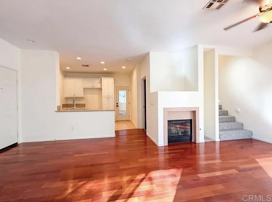 3 bed, 12.0 bath, 9999 sqft, $2,000 — Photo 3