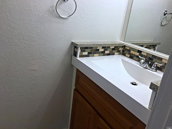 4th image of 125 Nalisty Dr