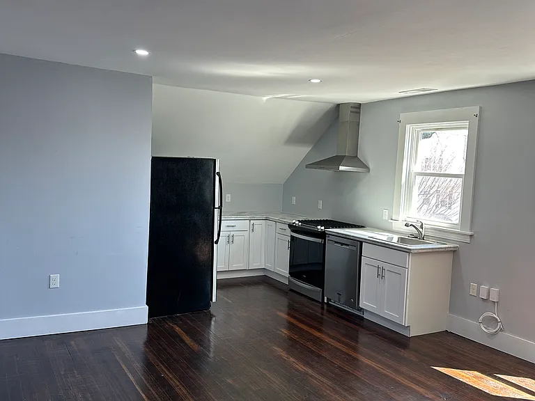 16 Spring St #3 — Photo 1