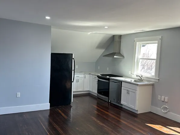 16 Spring St Floor 3, Pawtucket, RI 02860