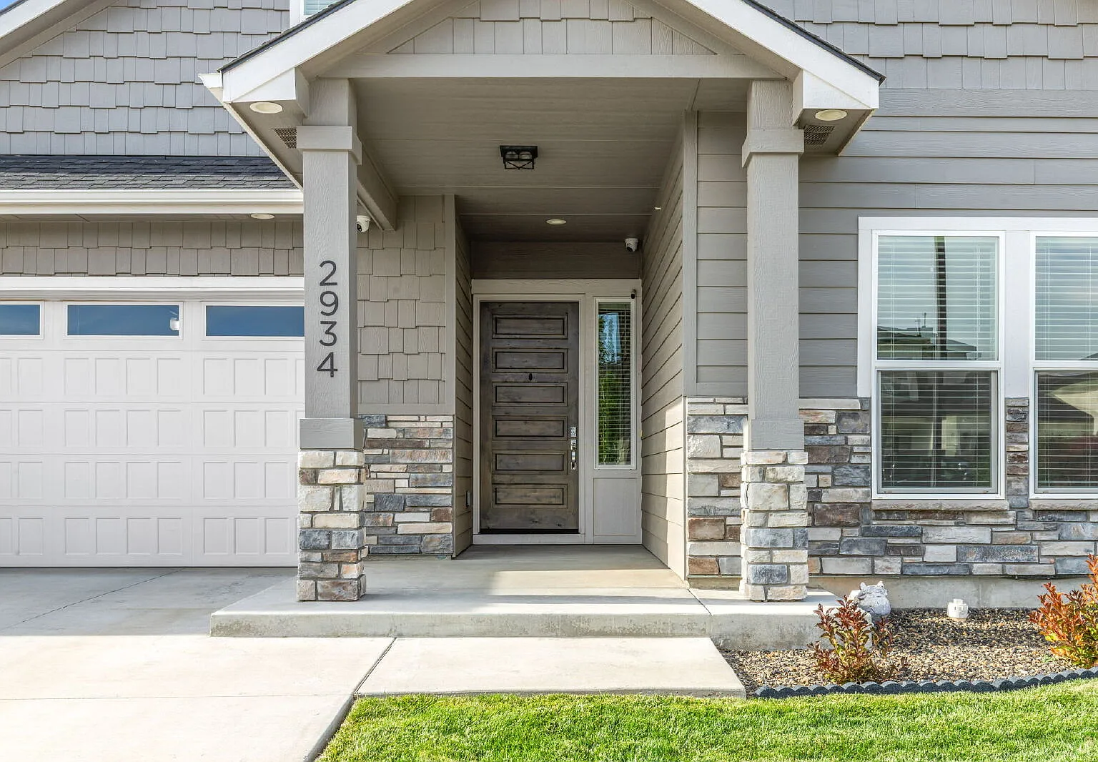 4 bed, 3.0 bath, 3264 sqft, $4,200 — Photo 2