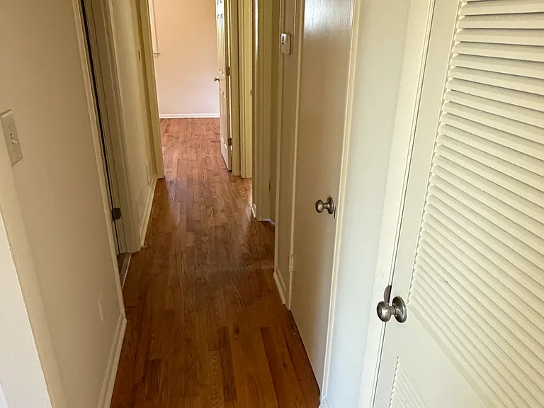 235 Clarke Dr — Photo 6