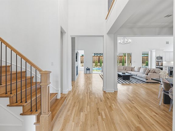 4th image of 2360 Fallsview Ct