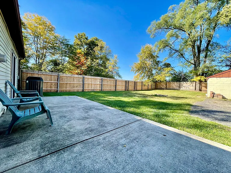 642 Lindemann Dr — Photo 8