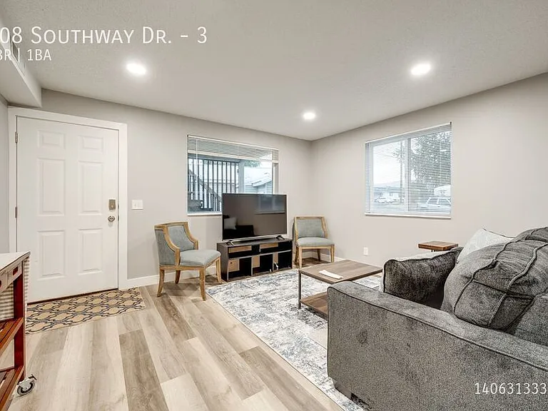 508 Southway Dr #3 — Photo 3