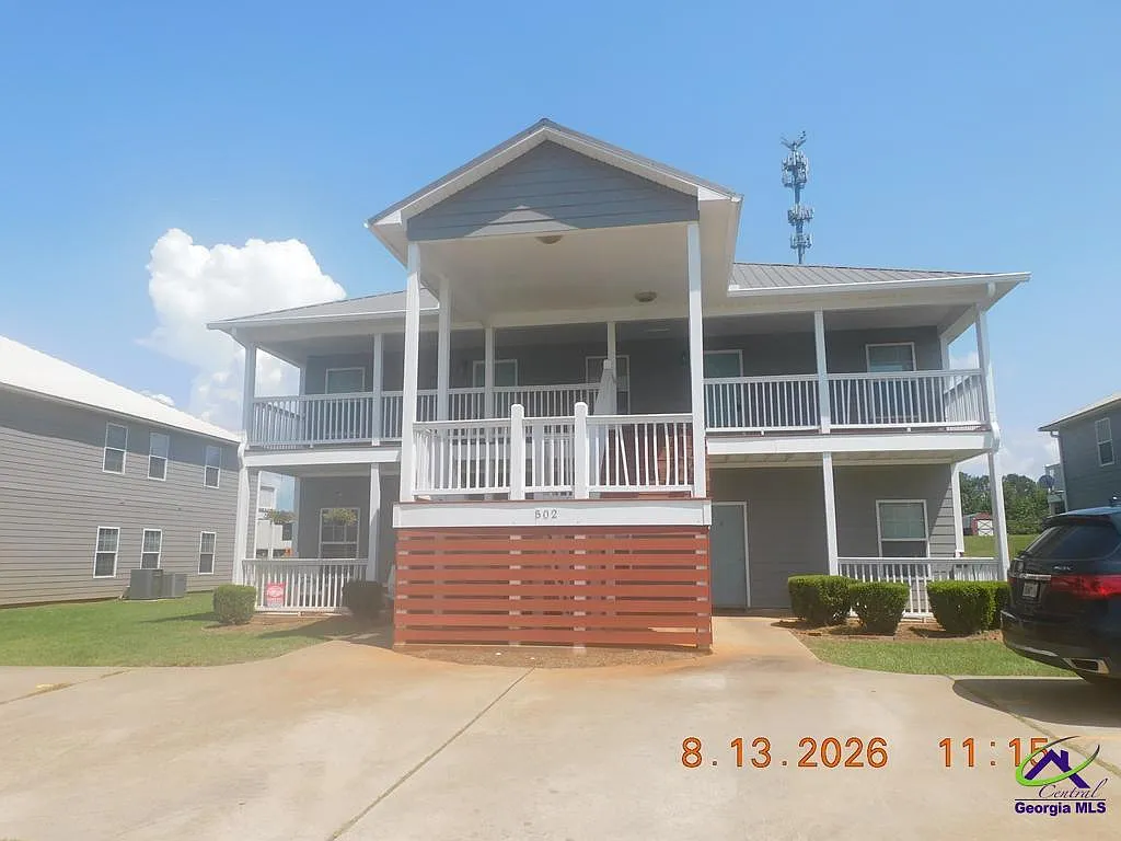 3 bed, 2.0 bath, 1250 sqft, $1,350 — Photo 1