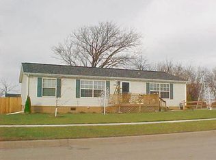 3043 Angeles Dr, Waterloo, IA 50703