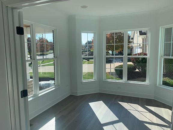 4th image of 3715 Tall Grass Dr