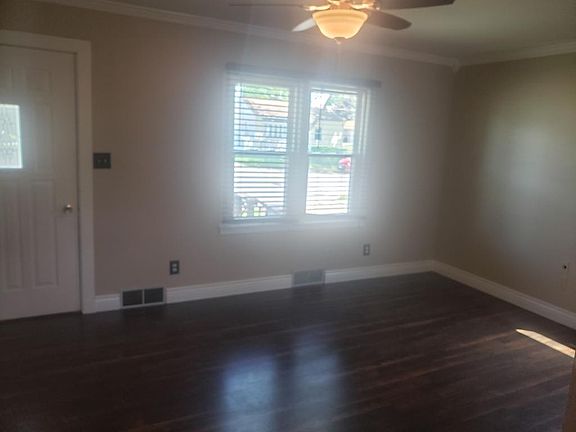 3rd image of 1101 Parkway Dr
