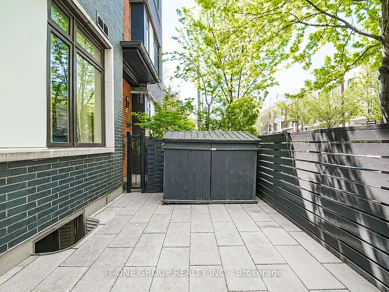 55 Sutton Ave — Photo 7