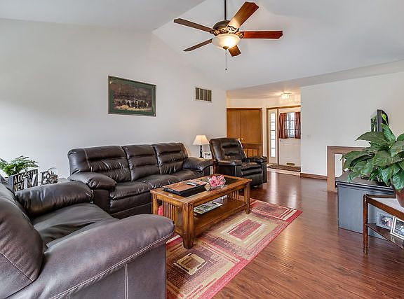 4th image of 218 Mistwood Ln