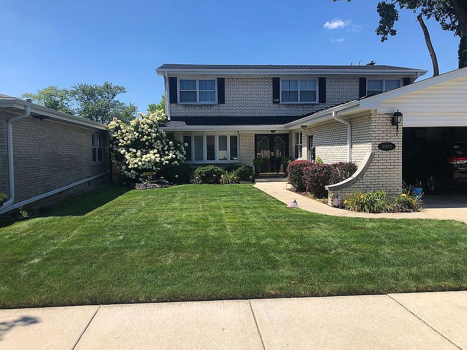 Beautiful colonial wide lot 