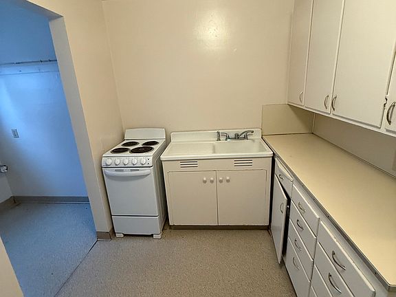 5th image of 615 Whitworth Ln S