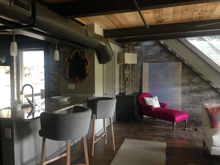 River Lofts West — Photo 10