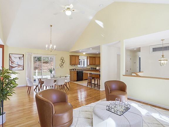 5th image of 165 Rice Ave