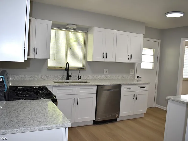487 Greenhill Rd — Photo 5