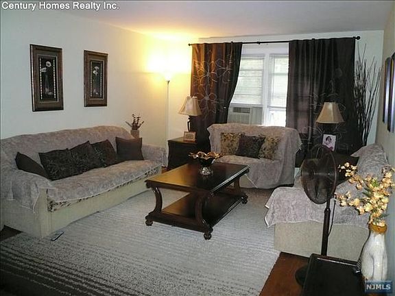 3rd image of 25-02 High St APT E