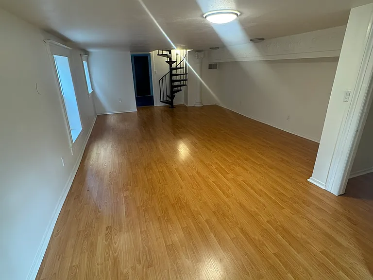 411 Brown St — Photo 9