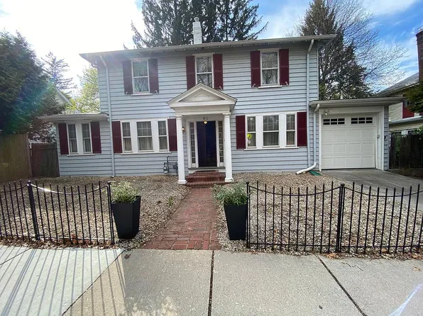 98 Lake St, Brighton, MA 02135