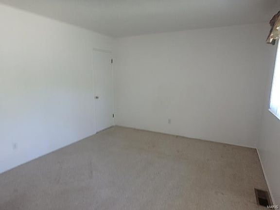 2nd image of 970 Claver Ln
