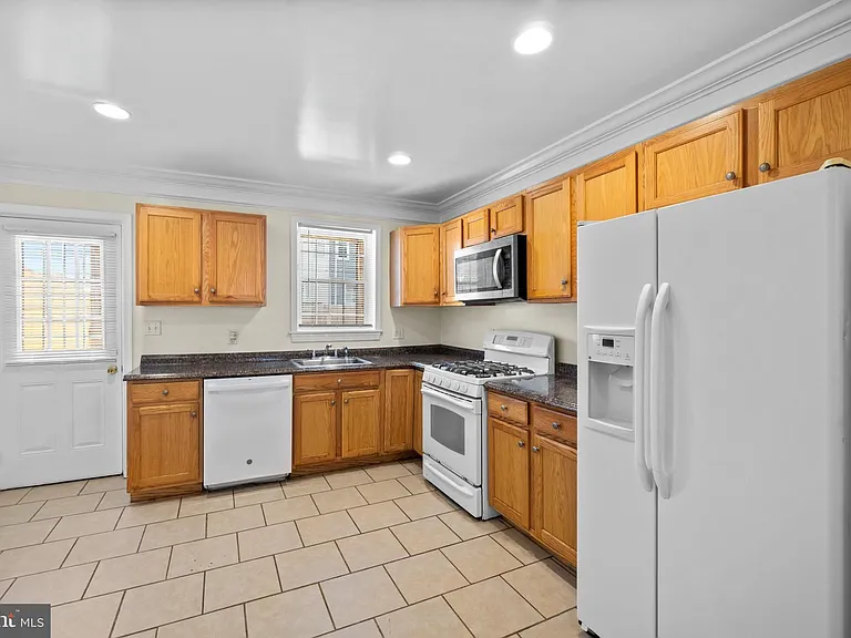 514 N Milton Ave — Photo 9