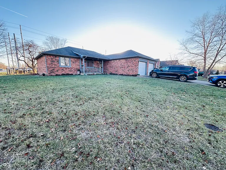 3415 Oak Tree Dr S — Photo 1