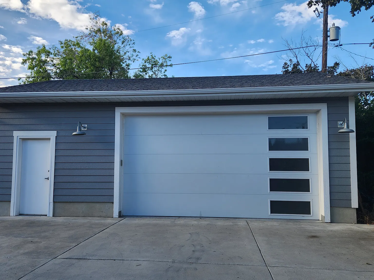 2551 E Gregson Ave — Photo 2