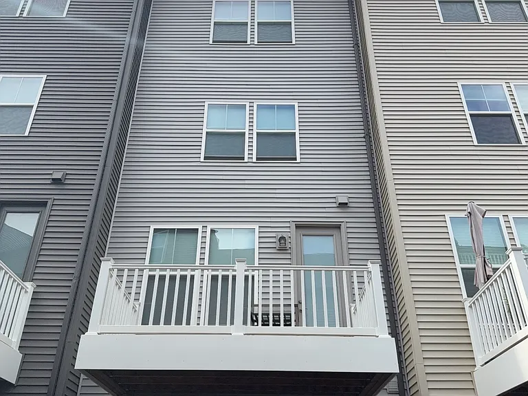 3511 Carnaby St — Photo 41
