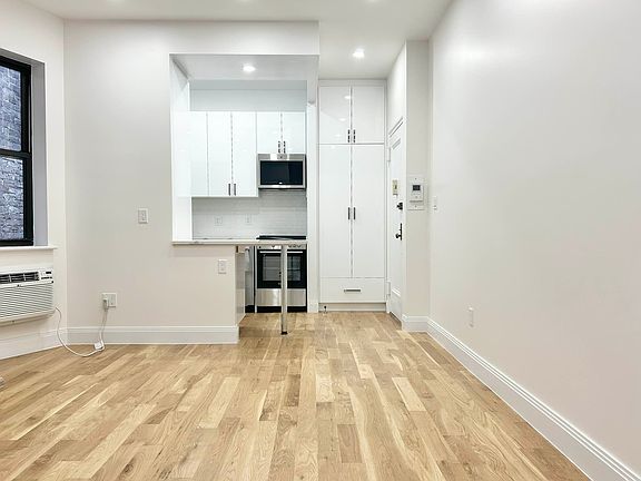2nd image of 46 W 65th St APT 5C