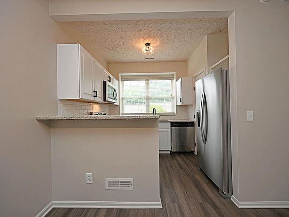 3rd image of 6509 Silverfox Dr
