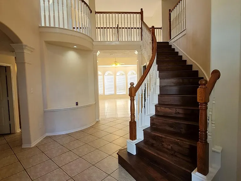 503 Nadia Way — Photo 6