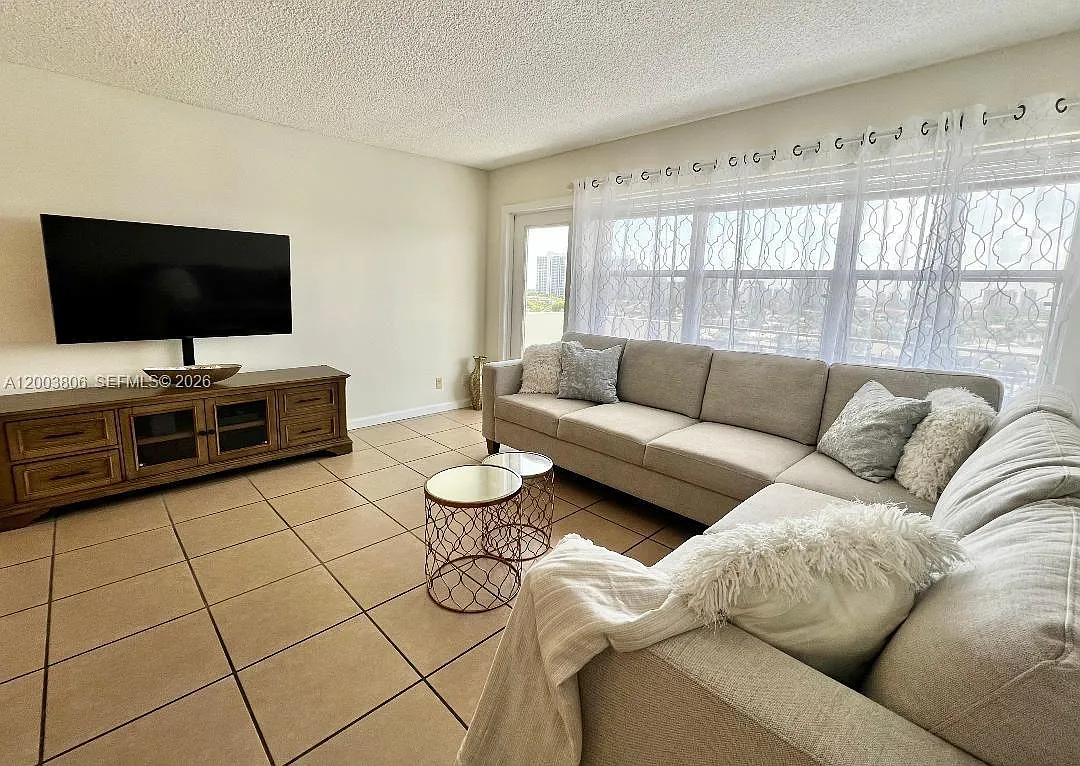 Ocean View Towers Condo — Photo 3
