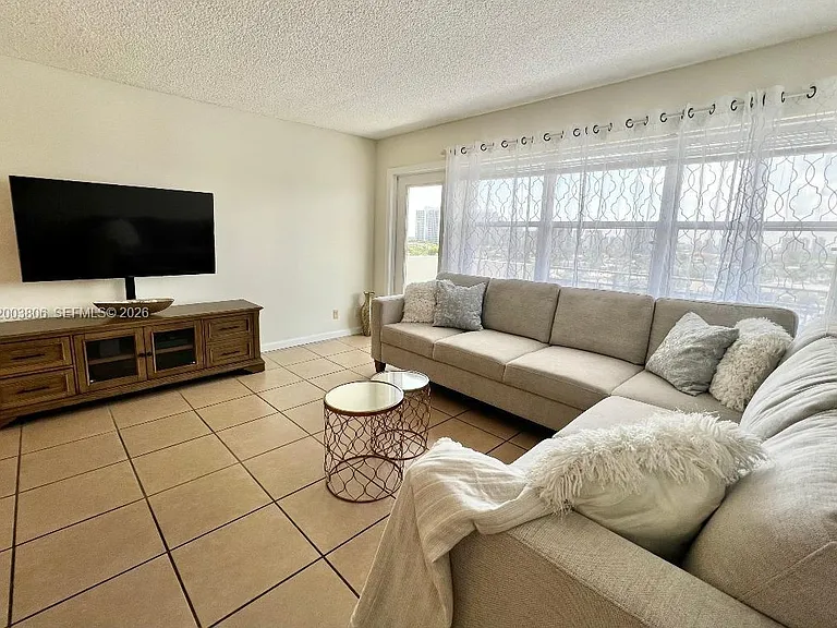 401 Golden Isles Dr #1011 — Photo 3