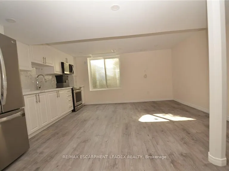 4 Findlay Dr #B — Photo 6