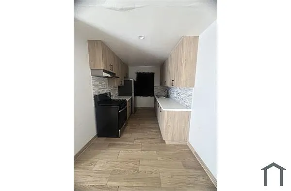 Building Photo - 6909 Fulton Ave #4